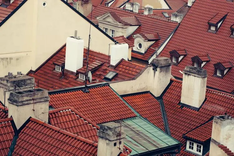 梦到屋顶，房顶的运势吉凶是怎么样的？与屋顶相关的梦境解析